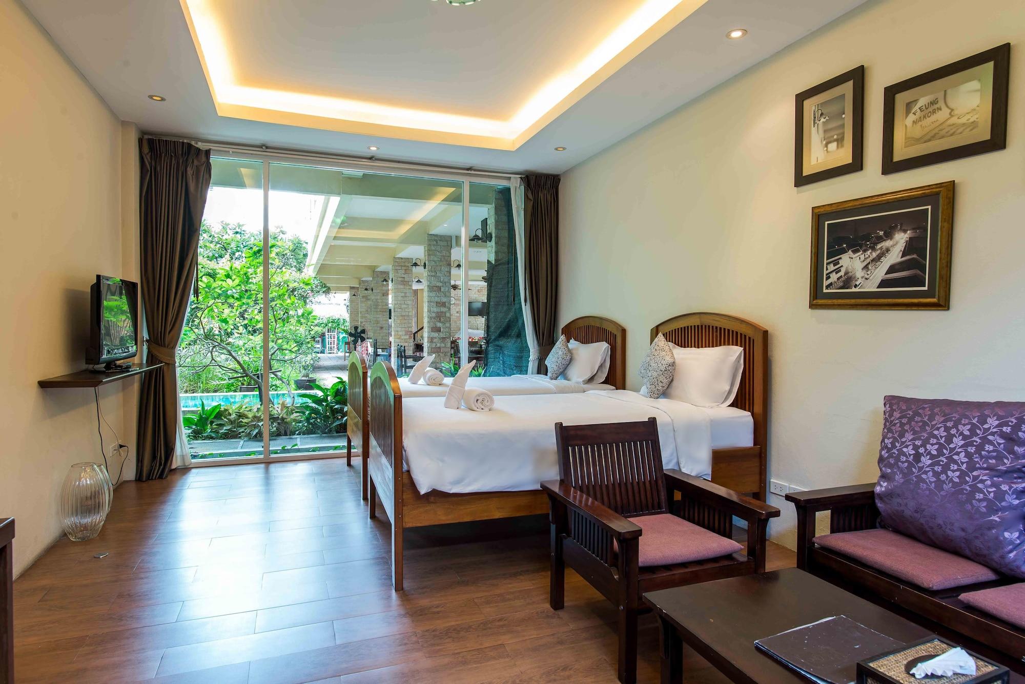 Feung Nakorn Balcony Rooms And Cafe Бангкок Экстерьер фото